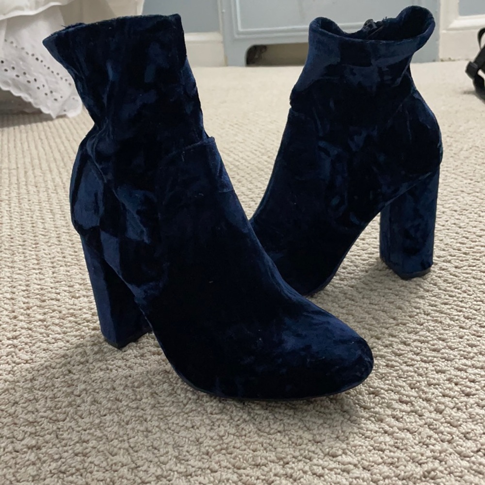 Navy velvet sock bootie never worn size 8